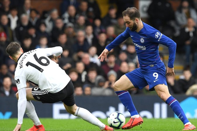 图片报：西蒙斯因抱怨颈痛缺席昨日合练，很可能缺战今日比赛