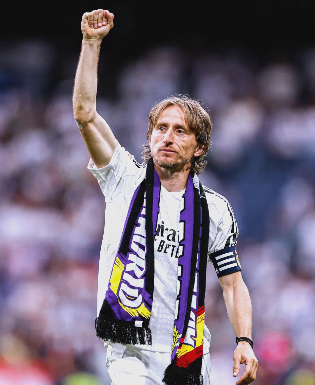 欧冠1-4出局！41岁范佩西不服：国米点球可疑，翻盘梦碎