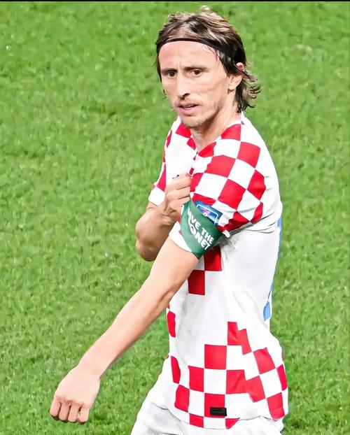 勇士1分惜败快船：库里27分近5年首次被罚下 小卡24+12科尔被驱逐